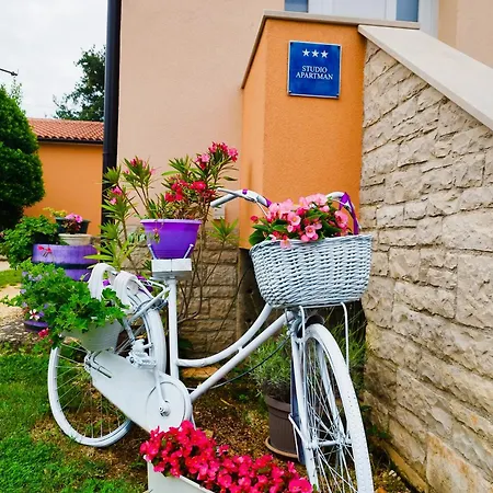 Lennida With Free Parking Appartement *