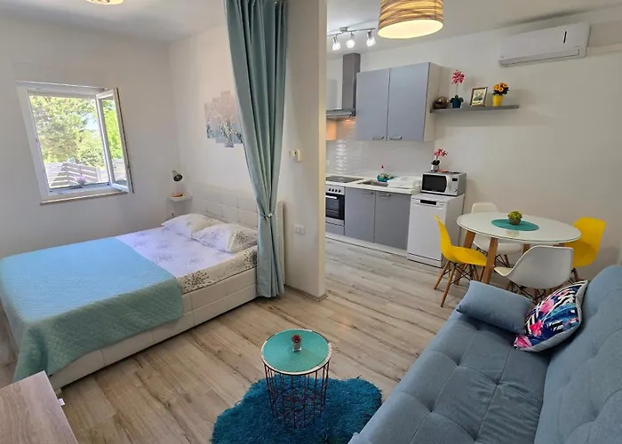 Lennida With Free Parking Appartement