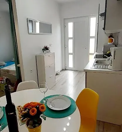 Apartment Lennida With Free Parking