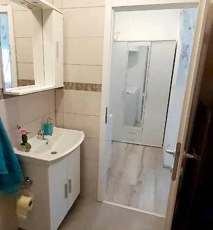 Lennida With Free Parking *