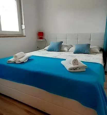 Lennida With Free Parking Apartment