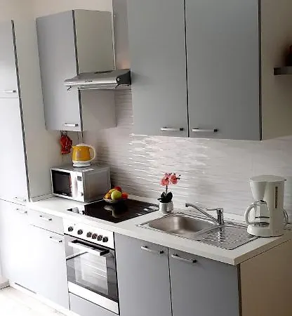 Lennida With Free Parking Apartment