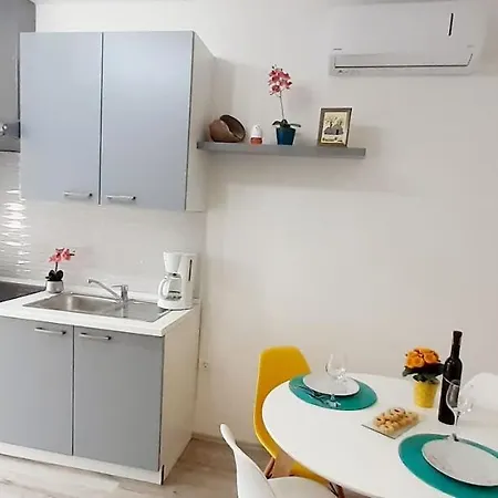 Lennida With Free Parking Apartment *
