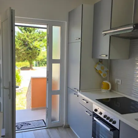 Lennida With Free Parking Kavran