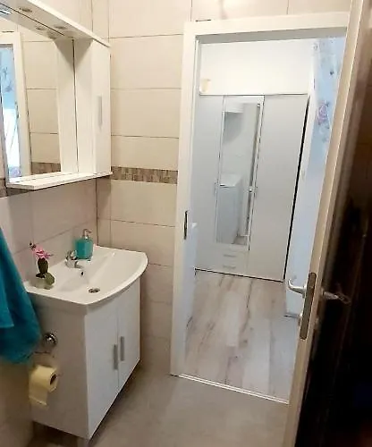 Lennida With Free Parking *