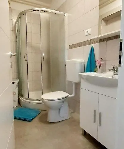 Lennida With Free Parking Kavran