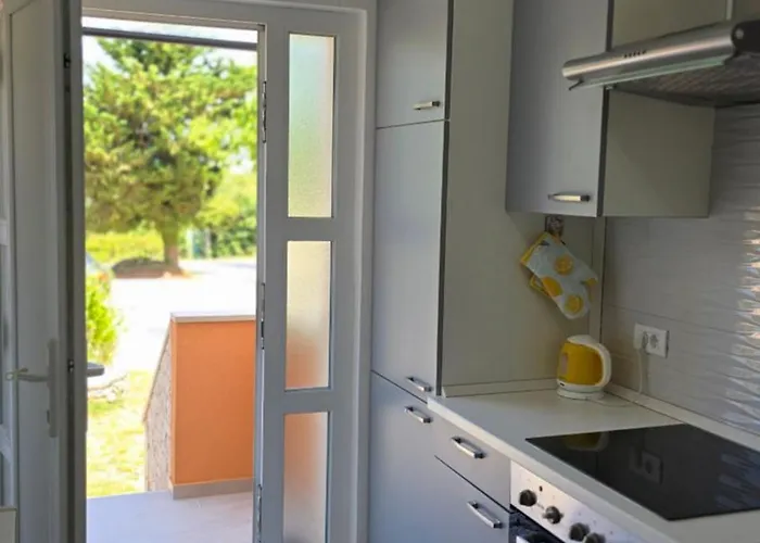 Lennida With Free Parking Kavran